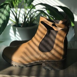 Andiamo Brown Leather Boot